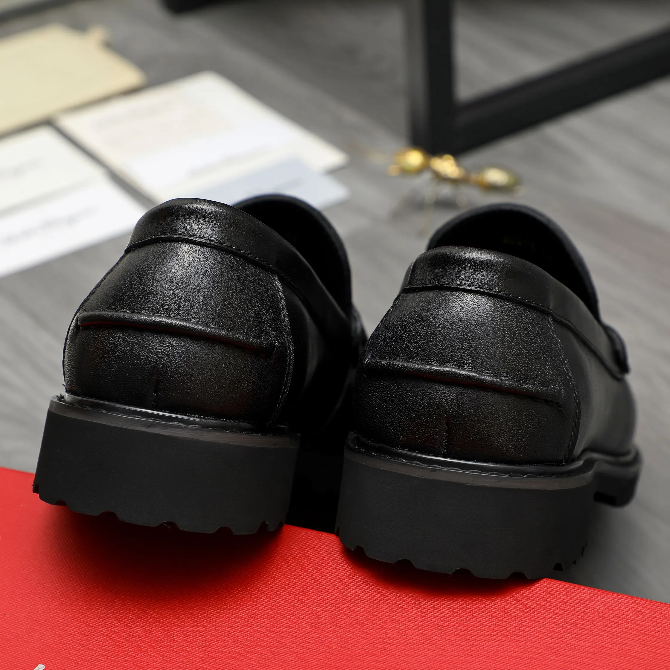 Men's shoes 💰442 Product trademark: Ferragamo "Ferragamo" business formal leather shoes Regular size: 38-46 (45.46 custom-made and non-refundable) Product materials: Selected high-quality cowhide upper, cowhide lining, non-slip rubber outsole